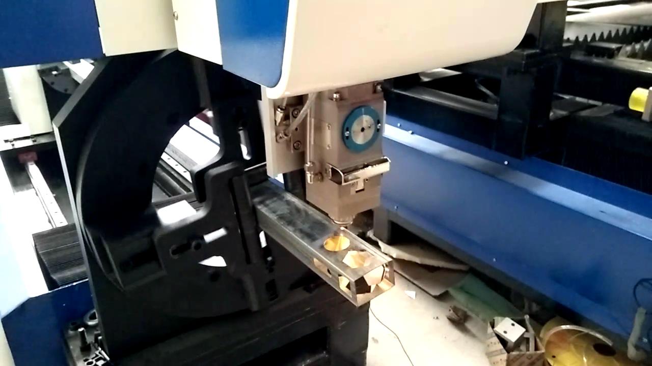 Machine de découpe laser à fibre pour tôle plate et tube/tuyau métallique